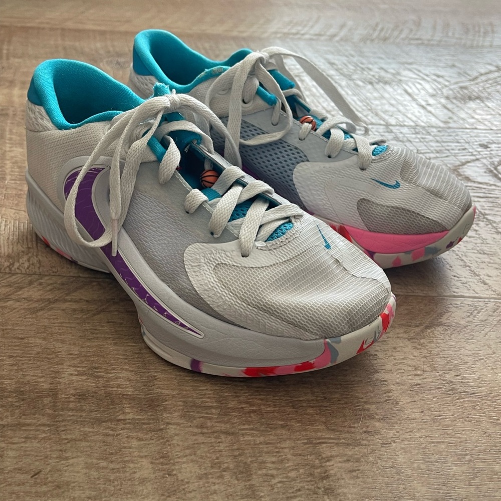 Nike White and Purple basketball Sneakers Streamlined Design